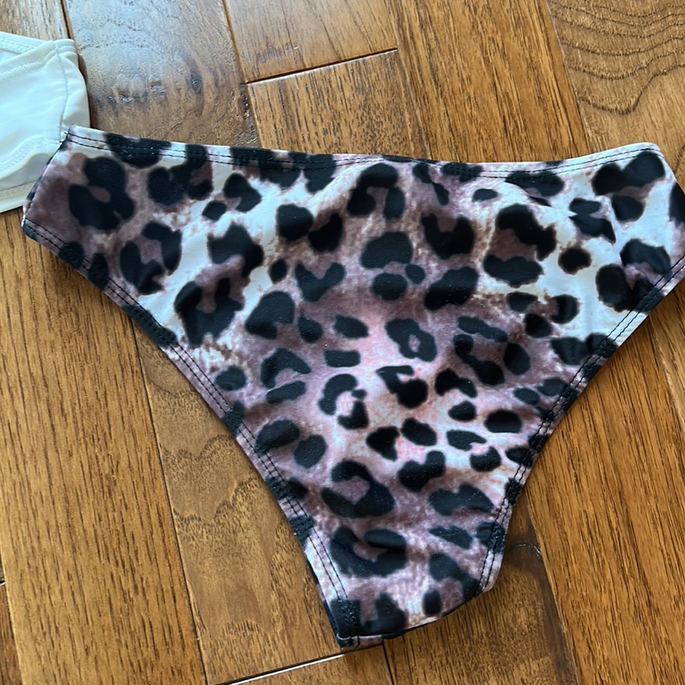 Leopard Bikini - Picture 3 of 3